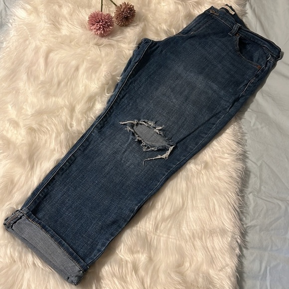 Levi’s Boyfriend Distressed Jeans - Picture 2 of 14